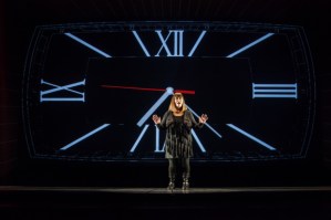 <em>Dawn French – 30 Million Minutes</em> (Vaudeville Theatre)