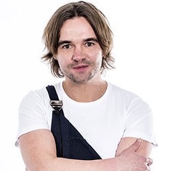 Rupert Hill chats about <em>The Full Monty</em>
